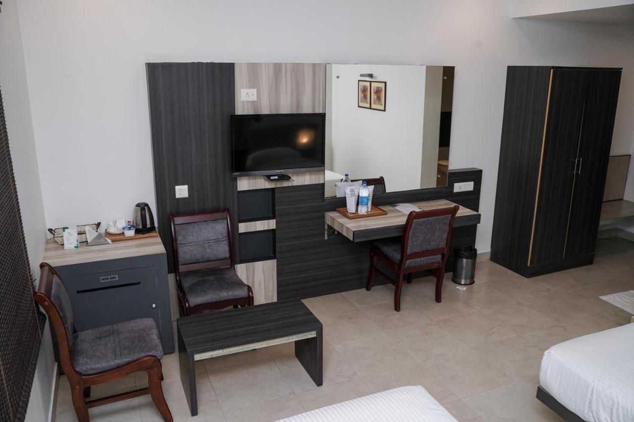 Hotel Palm Shore Palakkad Εξωτερικό φωτογραφία