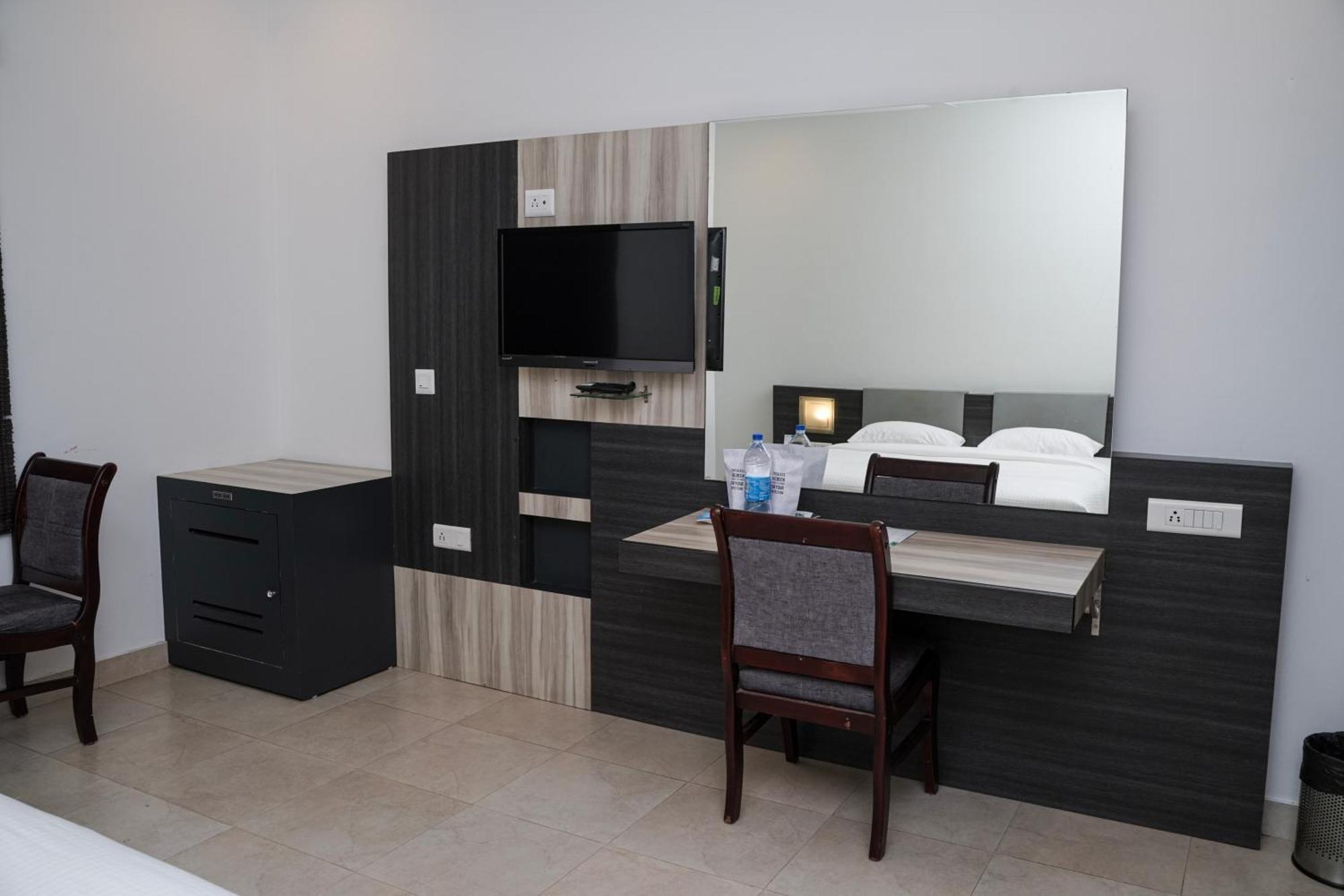Hotel Palm Shore Palakkad Εξωτερικό φωτογραφία