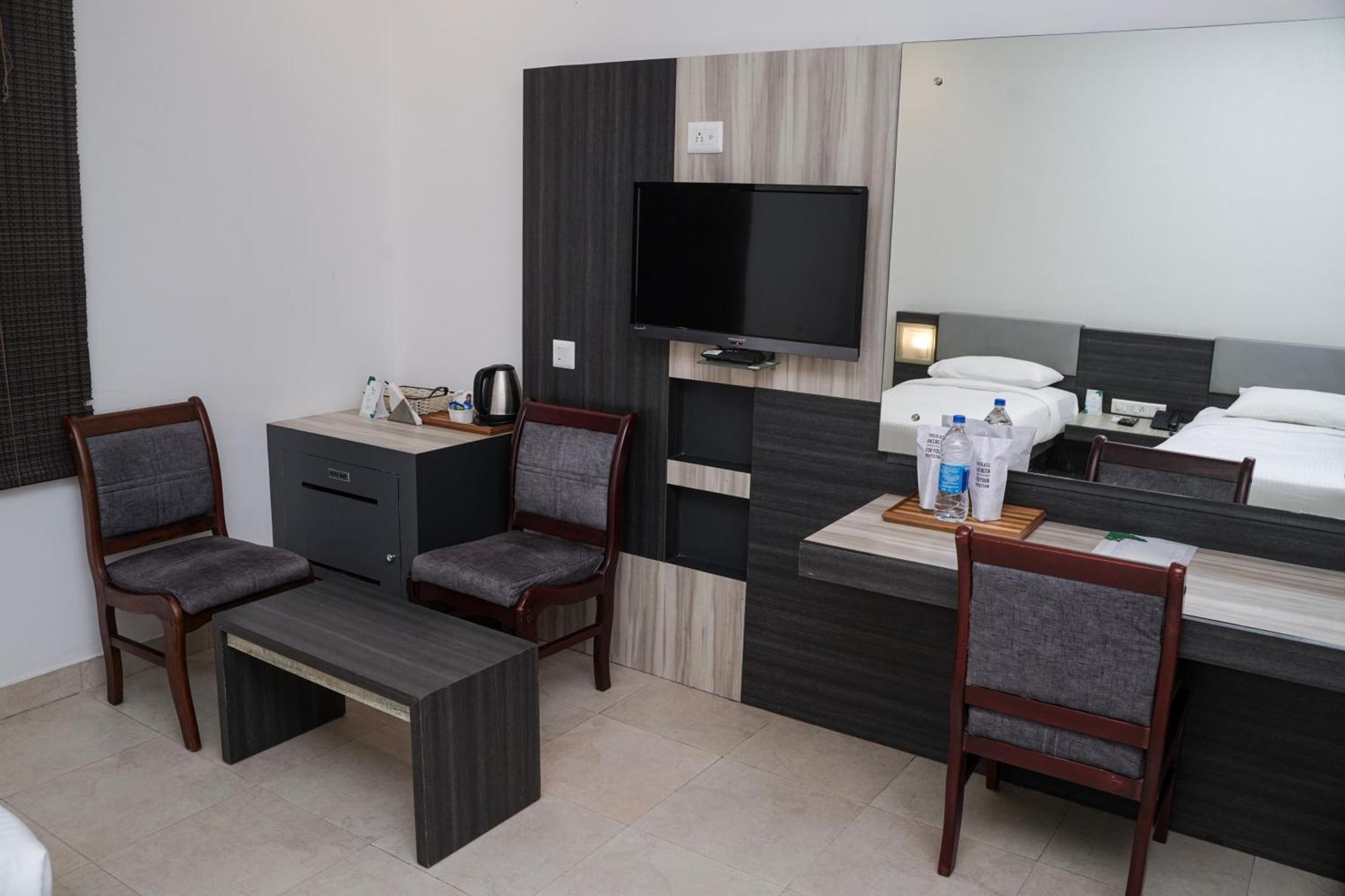 Hotel Palm Shore Palakkad Εξωτερικό φωτογραφία
